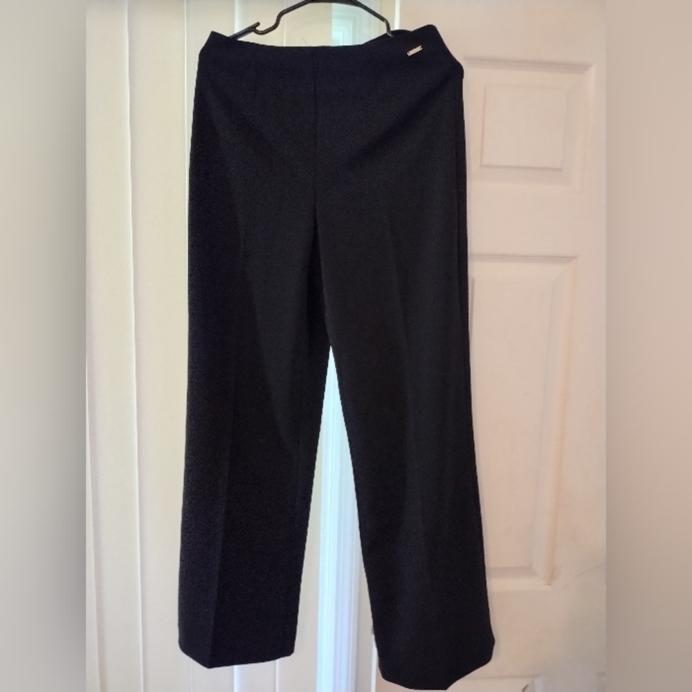 Tahari Women's Black Dress Pants. Size 6 Zipper/Hook Back Closure. NWT